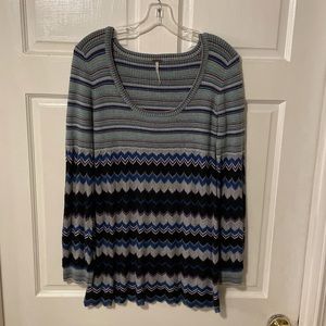 LIKE NEW Women’s Free People size LARGE- my fav!!